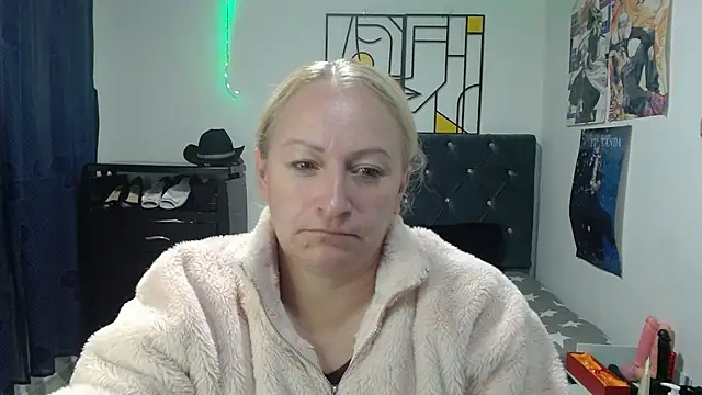 Snapshot of emperabigbootybigass chatting on 04/21/26, 12:22 emperabigbootybigass online show from 04/21/26, 12:22