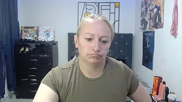 Snapshot of emperabigbootybigass chatting on 04/22/26, 12:18 emperabigbootybigass online show from 04/22/26, 12:18