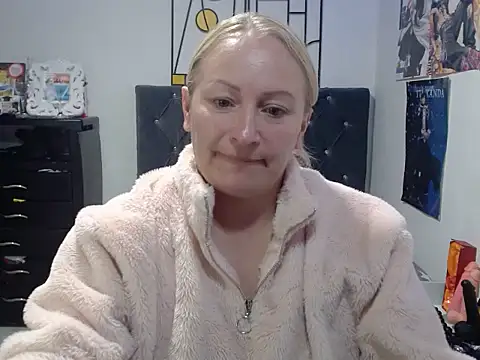 Snapshot of emperabigbootybigass chatting on 04/24/26, 12:18 emperabigbootybigass online show from 04/24/26, 12:18