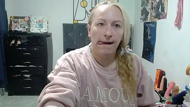 Snapshot of emperabigbootybigass chatting on 04/27/26, 12:14 emperabigbootybigass online show from 04/27/26, 12:14