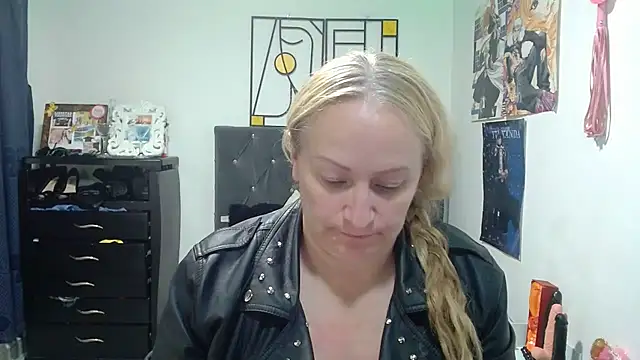 Snapshot of emperabigbootybigass chatting on 04/28/26, 12:21 emperabigbootybigass online show from 04/28/26, 12:21