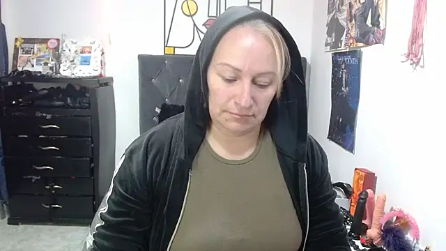 Snapshot of emperabigbootybigass chatting on 05/05/26, 12:13 emperabigbootybigass online show from 05/05/26, 12:13