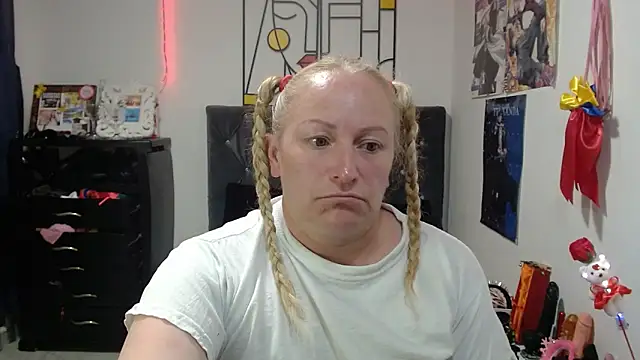 Snapshot of emperabigbootybigass chatting on 05/11/26, 04:04 emperabigbootybigass online show from 05/11/26, 04:04