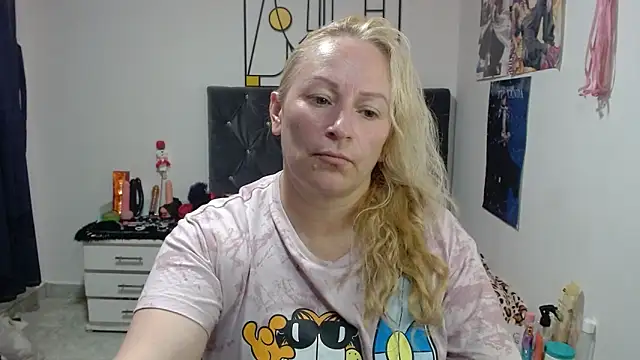 Snapshot of emperabigbootybigass chatting on 05/21/26, 06:04 emperabigbootybigass online show from 05/21/26, 06:04