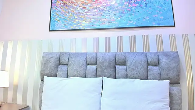 Snapshot of nova_lane chatting on 11/18/25, 07:51 nova lane online show from 11/18/25, 07:51