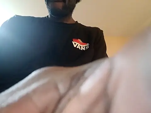 Snapshot of DevinToore chatting on 10/19/25, 05:30 DevinToore online show from 10/19/25, 05:30