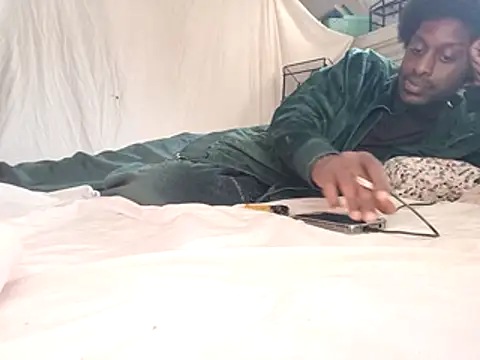 Snapshot of DevinToore chatting on 10/22/25, 04:07 DevinToore online show from 10/22/25, 04:07