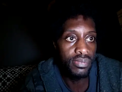 Snapshot of DevinToore chatting on 11/10/25, 05:17 DevinToore online show from 11/10/25, 05:17