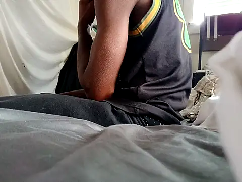 Snapshot of DevinToore chatting on 11/23/25, 07:24 DevinToore online show from 11/23/25, 07:24