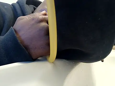 Snapshot of DevinToore chatting on 12/01/25, 11:21 DevinToore online show from 12/01/25, 11:21