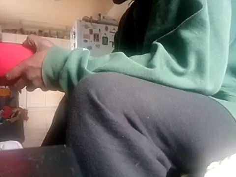 Snapshot of DevinToore chatting on 12/17/25, 06:58 DevinToore online show from 12/17/25, 06:58