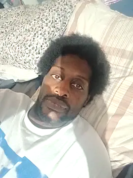 Snapshot of DevinToore chatting on 12/19/25, 02:18 DevinToore online show from 12/19/25, 02:18