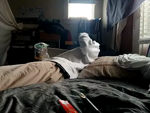 Snapshot of DevinToore chatting on 12/21/25, 07:54 DevinToore online show from 12/21/25, 07:54