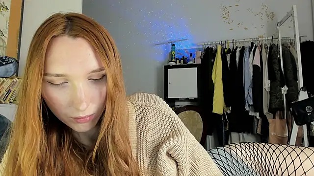 LisaIcon online show from 11/23/25, 01:33