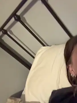 emilycoco online show from 04/05/26, 07:49