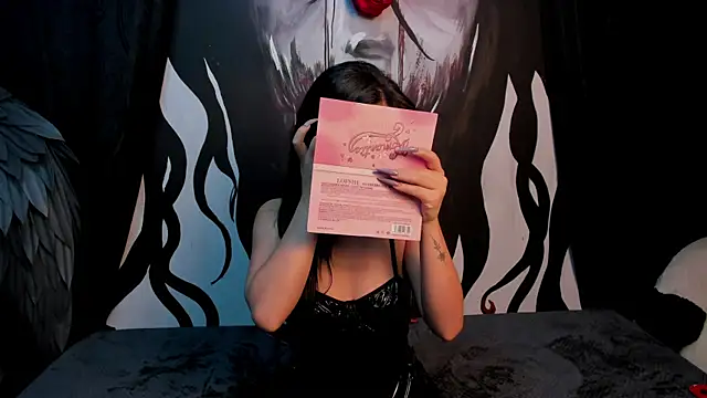 Snapshot of Kylie-fox chatting on 11/20/25, 12:55 Kylie-fox online show from 11/20/25, 12:55