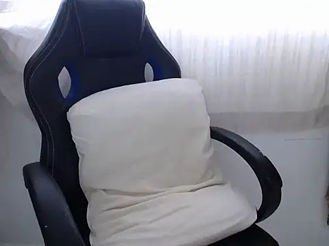 Snapshot of Apollo_21 chatting on 12/18/25, 06:03 Apollo 21 online show from 12/18/25, 06:03