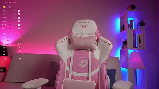 Snapshot of Good_Barbie chatting on 12/20/24, 07:01 Good Barbie online show from 12/20/24, 07:01