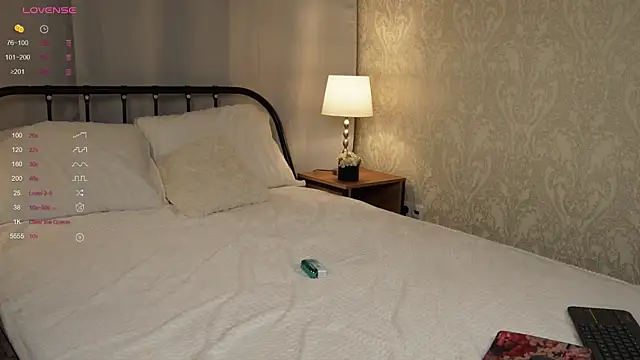 Snapshot of Good_Barbie chatting on 09/12/25, 02:44 Good Barbie online show from 09/12/25, 02:44