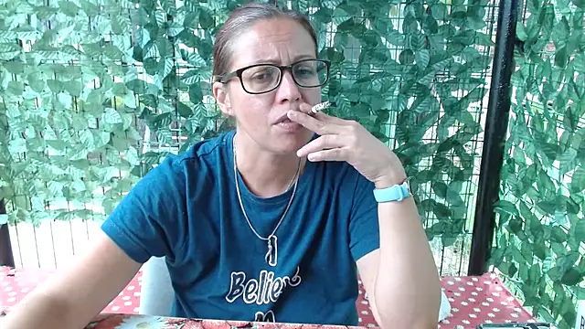 Snapshot of LadyHellene chatting on 07/03/26, 01:39 LadyHellene online show from 07/03/26, 01:39