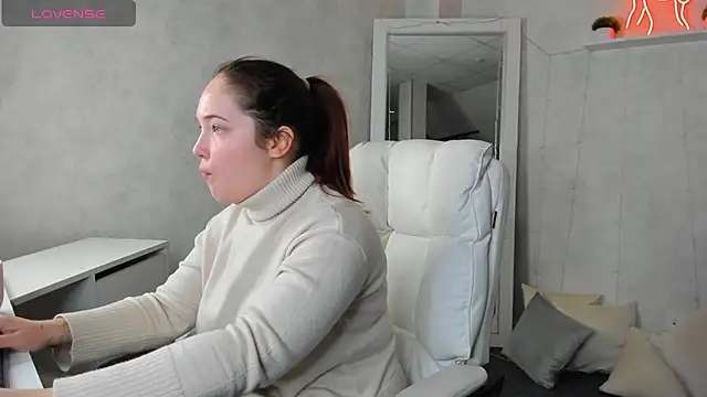 Snapshot of Aliisson_Edwards chatting on 02/02/25, 12:30 Aliisson Edwards online show from 02/02/25, 12:30