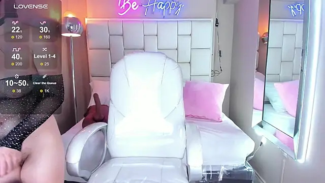 Snapshot of VioletthaRous chatting on 10/23/25, 10:41 VioletthaRous online show from 10/23/25, 10:41