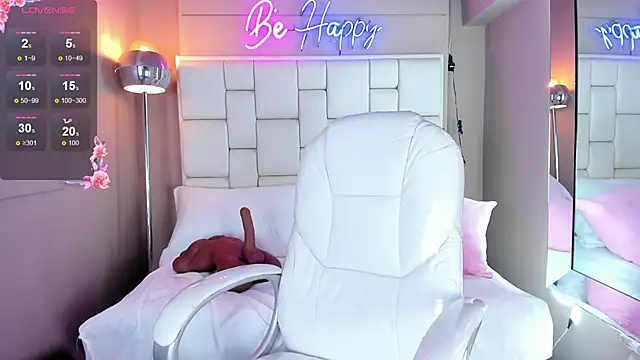 Snapshot of VioletthaRous chatting on 10/28/25, 10:56 VioletthaRous online show from 10/28/25, 10:56