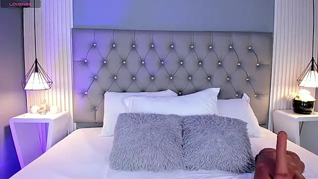 Snapshot of VioletthaRous chatting on 01/09/26, 10:44 VioletthaRous online show from 01/09/26, 10:44