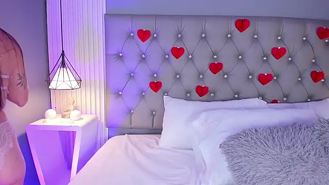 Snapshot of VioletthaRous chatting on 02/16/26, 10:39 VioletthaRous online show from 02/16/26, 10:39