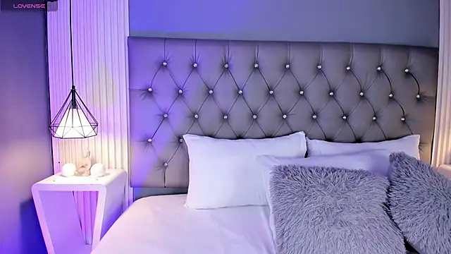 Snapshot of VioletthaRous chatting on 02/21/26, 10:44 VioletthaRous online show from 02/21/26, 10:44