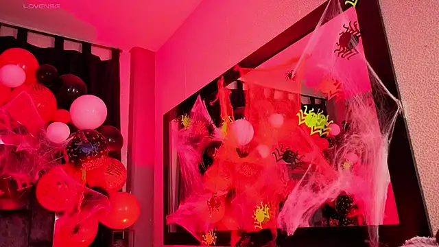 Mia Oxford online show from 10/20/25, 12:16