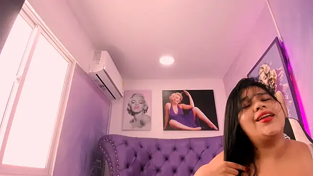 Snapshot of emma__milk_ chatting on 03/18/25, 05:53 emma  milk  online show from 03/18/25, 05:53