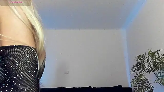 Snapshot of janecandyy_ chatting on 12/14/24, 08:51 janecandyy online show from 12/14/24, 08:51