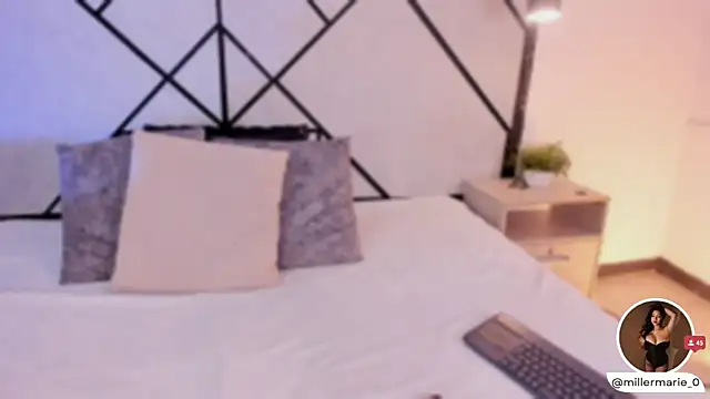 Snapshot of marie_miller_ chatting on 11/04/25, 12:59 marie miller online show from 11/04/25, 12:59