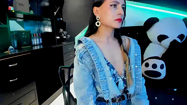 Coral Gibson online show from 03/07/25, 06:33