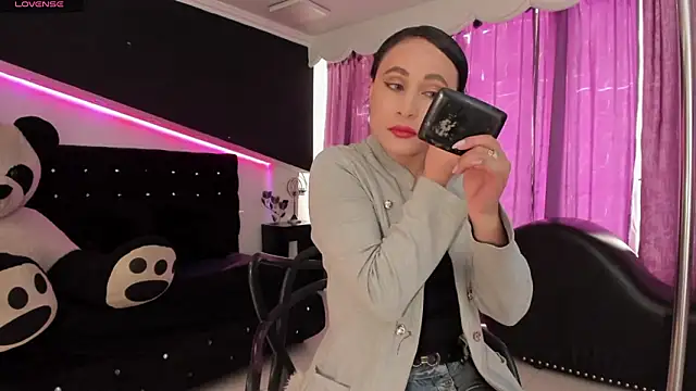 Coral Gibson online show from 02/04/26, 12:33