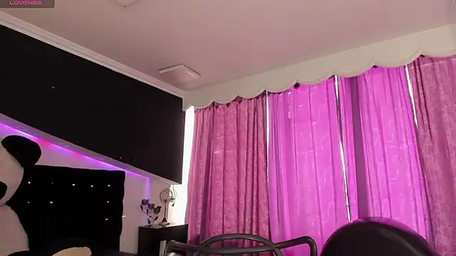 Coral Gibson online show from 02/07/26, 01:26