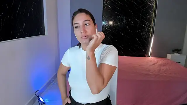 Snapshot of ScarlettWet9 chatting on 03/21/25, 03:55 ScarlettWet9 online show from 03/21/25, 03:55