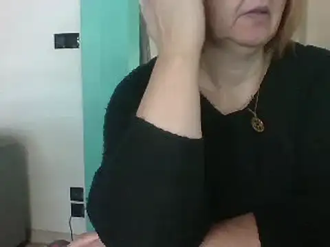 Snapshot of Sandcoq chatting on 12/18/24, 08:31 Sandcoq online show from 12/18/24, 08:31