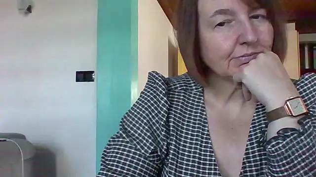 Snapshot of Sandcoq chatting on 11/19/25, 10:26 Sandcoq online show from 11/19/25, 10:26