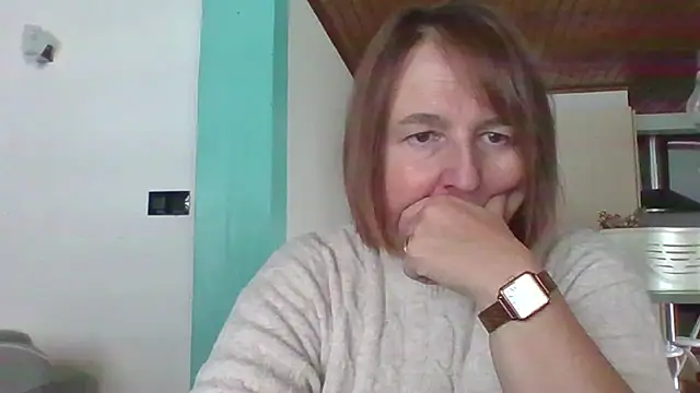 Snapshot of Sandcoq chatting on 11/20/25, 10:15 Sandcoq online show from 11/20/25, 10:15