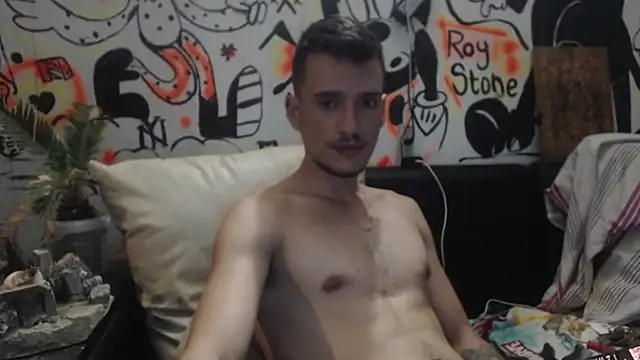 Snapshot of roystonee01 chatting on 11/08/25, 08:47 roystonee01 online show from 11/08/25, 08:47