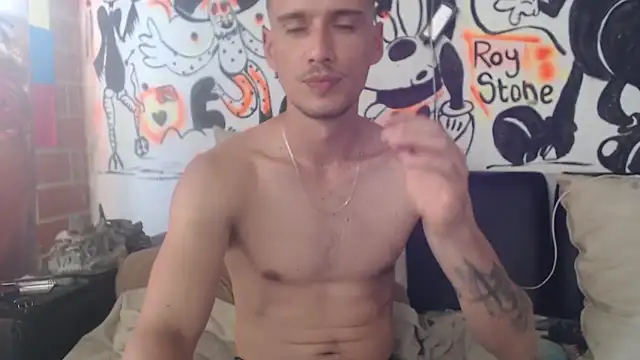 Snapshot of roystonee01 chatting on 11/29/25, 09:29 roystonee01 online show from 11/29/25, 09:29