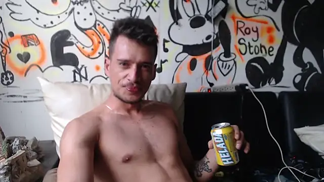 Snapshot of roystonee01 chatting on 12/17/25, 11:27 roystonee01 online show from 12/17/25, 11:27