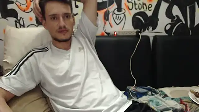 roystonee01 online show from 02/10/26, 02:37