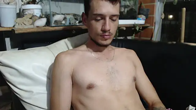 roystonee01 online show from 02/13/26, 07:15