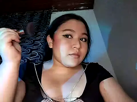 Snapshot of sharyl_24 chatting on 10/05/25, 04:11 sharyl 24 online show from 10/05/25, 04:11