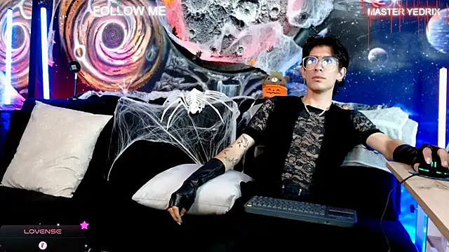 Snapshot of Yedrix chatting on 10/24/25, 02:52 Yedrix online show from 10/24/25, 02:52