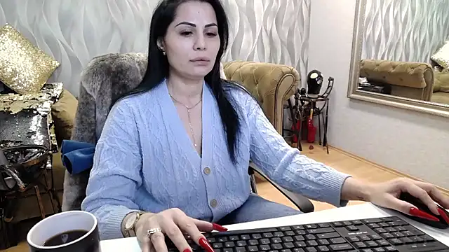 Snapshot of Sara_Poison chatting on 10/16/25, 02:23 Sara Poison online show from 10/16/25, 02:23