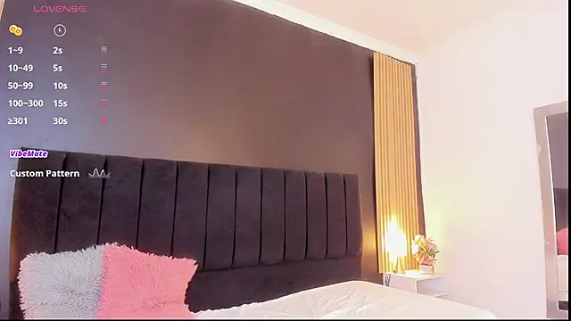 Snapshot of sweetsofia18 chatting on 11/28/25, 10:45 sweetsofia18 online show from 11/28/25, 10:45